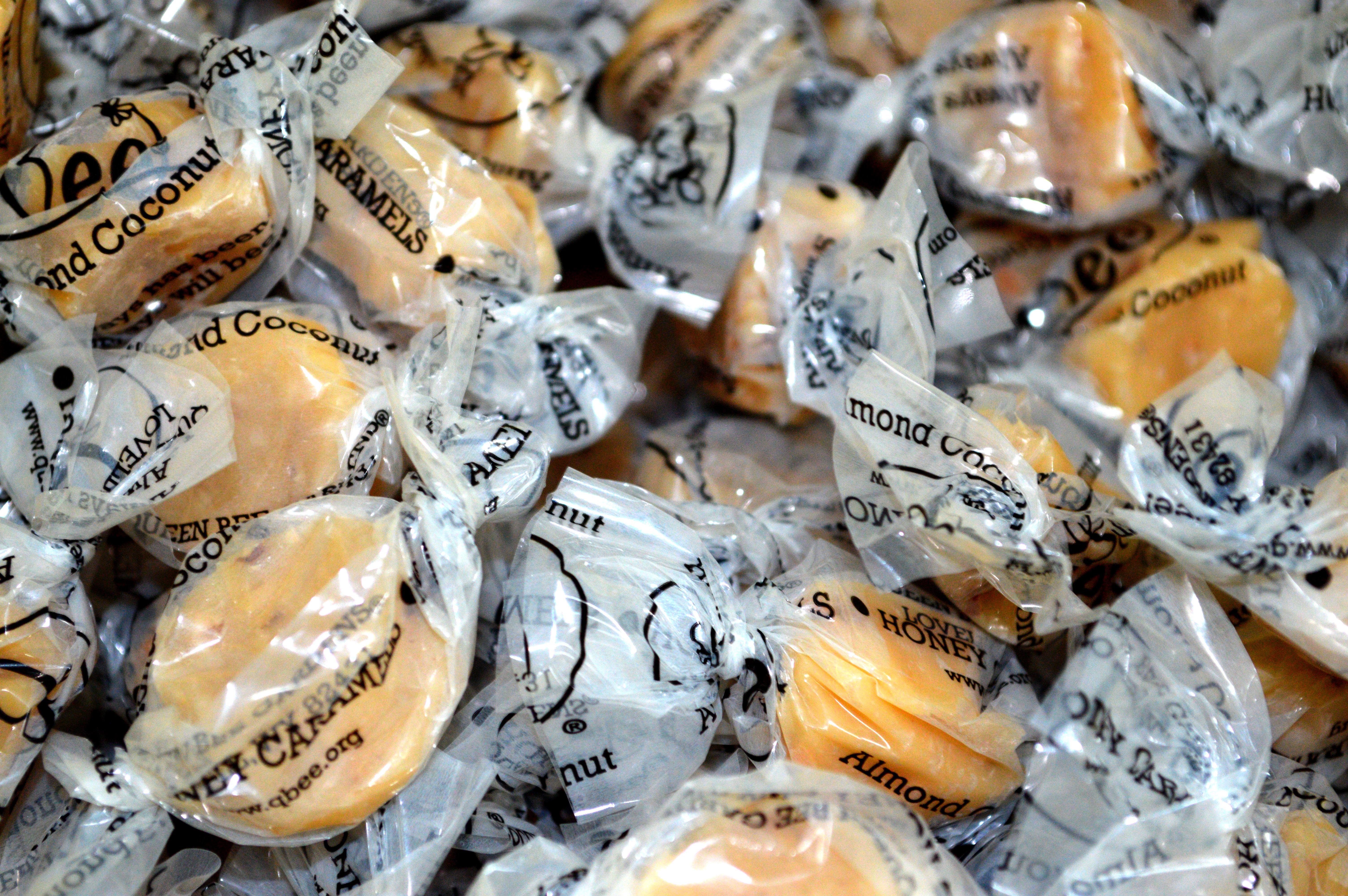 Villeroy & Boch バニーファミリー エッグボックス バニースカルプ Almond Coconut Honey Caramel 1 lb – Queen Bee Gardens